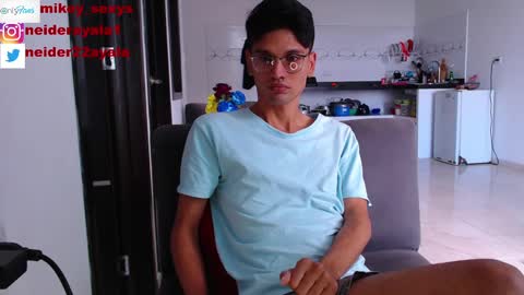 Snapshot of mikey_sexys chatting on 12.25.24 mikey online show from 12.25.24