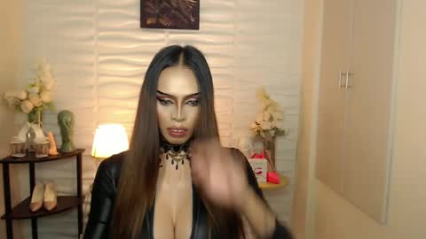 Snapshot of mikeyalawi03 chatting on 12.23.24 Mistress MikeyAlawi online show from 12.23.24