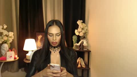 Snapshot of mikeyalawi03 chatting on 01.14.25 Mistress MikeyAlawi online show from 01.14.25