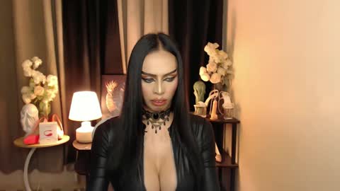 Snapshot of mikeyalawi03 chatting on 01.30.25 Mistress MikeyAlawi online show from 01.30.25