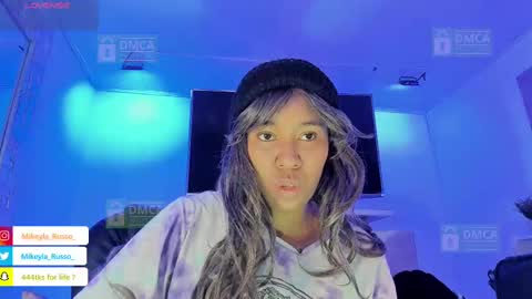 Mikeyla  online show from 10.04.25