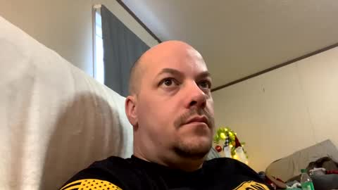 Snapshot of mikeylikesit2222 chatting on 12.08.24 mikeylikesit2222 online show from 12.08.24