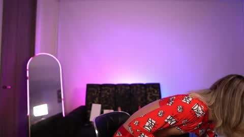 Snapshot of mikeymorningstar chatting on 04.25.26 mikeymorningstar online show from 04.25.26