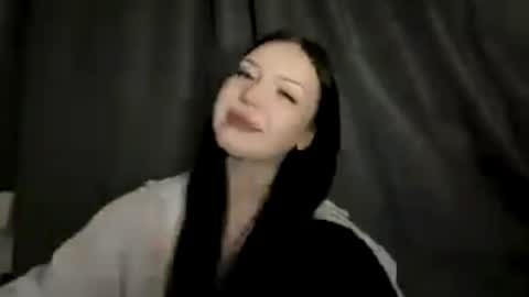 Snapshot of mikiklippel chatting on 05.27.26 Mia online show from 05.27.26