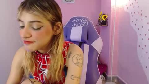 Snapshot of mikka_ela chatting on 10.31.25 Mikka 3 online show from 10.31.25