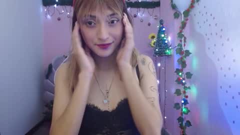 Snapshot of mikka_ela chatting on 12.14.25 Mikka 3 online show from 12.14.25