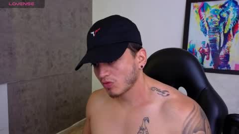 Snapshot of mikke_love chatting on 05.25.26 MIKKE online show from 05.25.26