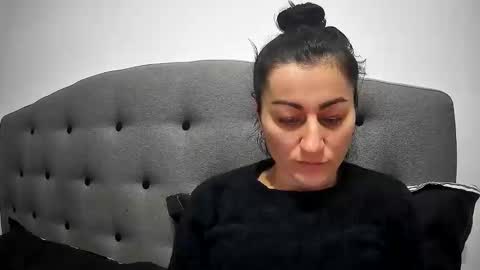 Mikyloveu online show from 12.22.25