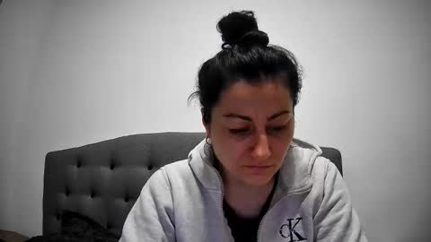 Mikyloveu online show from 02.23.26