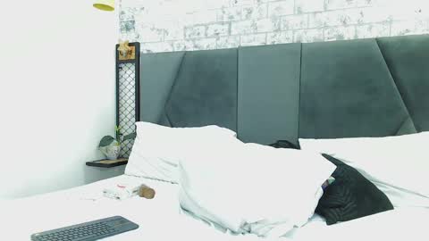 mila_adamss online show from 03.12.25