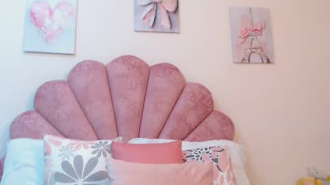 Snapshot of mila_adamss chatting on 05.24.26 mila_adamss online show from 05.24.26