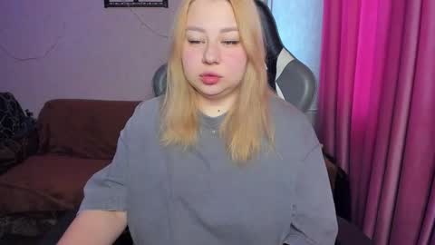 Mila shy sensual person  online show from 11.12.25