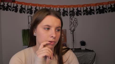 mila_glow online show from 10.27.25