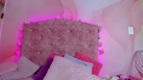 mila_grace_ online show from 10.20.25