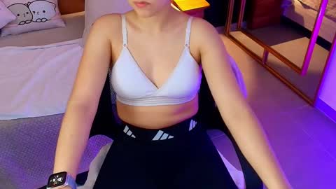 Snapshot of mila_kiitty chatting on 02.17.25 Milena online show from 02.17.25