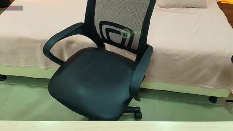 Snapshot of mila_kiitty chatting on 02.19.25 Milena online show from 02.19.25