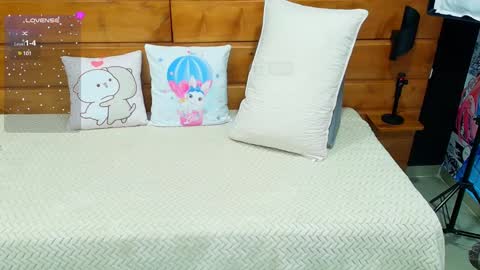 Snapshot of mila_kiitty chatting on 02.23.25 Milena online show from 02.23.25