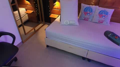 Snapshot of mila_kiitty chatting on 09.15.25 Milena online show from 09.15.25