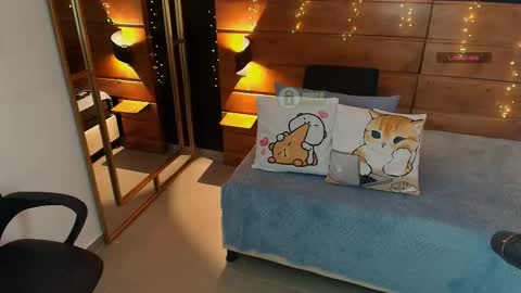 Snapshot of mila_kiitty chatting on 09.25.25 Milena online show from 09.25.25