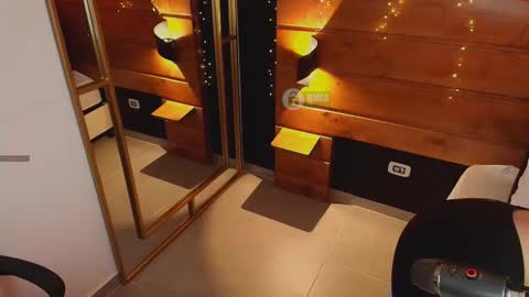 Snapshot of mila_kiitty chatting on 09.30.25 Milena online show from 09.30.25