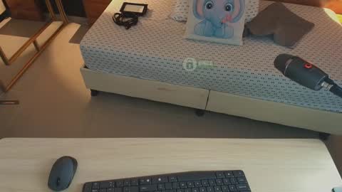 Snapshot of mila_kiitty chatting on 10.08.25 Milena online show from 10.08.25