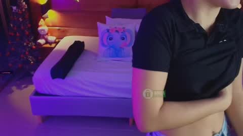 Snapshot of mila_kiitty chatting on 11.22.25 Milena online show from 11.22.25