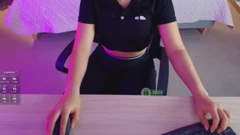 Snapshot of mila_kiitty chatting on 12.02.25 Milena online show from 12.02.25