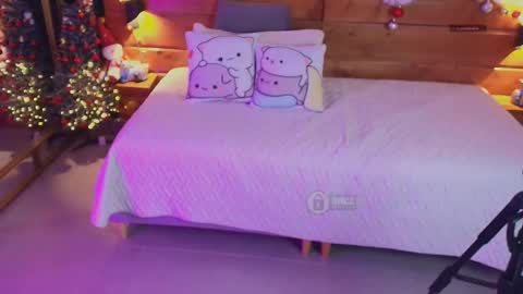 Snapshot of mila_kiitty chatting on 12.22.25 Milena online show from 12.22.25