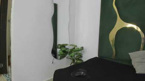 Snapshot of mila_petiteasm chatting on 06.27.26 mila_petiteasm online show from 06.27.26