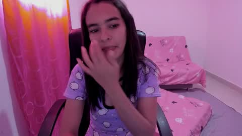 Snapshot of mila_rouge06 chatting on 02.20.26 Mila online show from 02.20.26