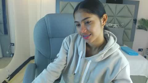 milaa_star online show from 11.22.25