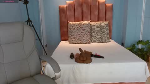 milaa_star online show from 02.25.26