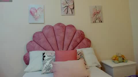 Snapshot of milaaadams chatting on 05.30.26 mila online show from 05.30.26