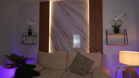 milacrave online show from 12.04.25