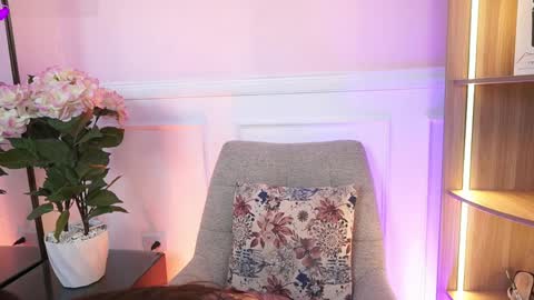 milacrave online show from 04.09.26