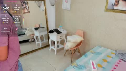 Snapshot of miladiosa chatting on 09.25.25 miladiosa online show from 09.25.25