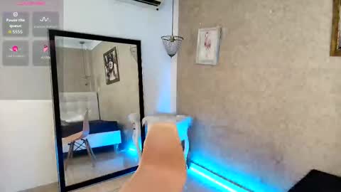 Snapshot of miladiosa chatting on 10.23.25 miladiosa online show from 10.23.25