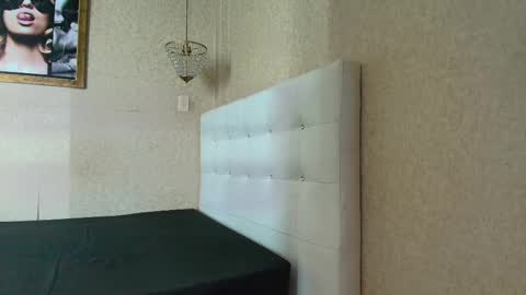 Snapshot of miladiosa chatting on 10.29.25 miladiosa online show from 10.29.25