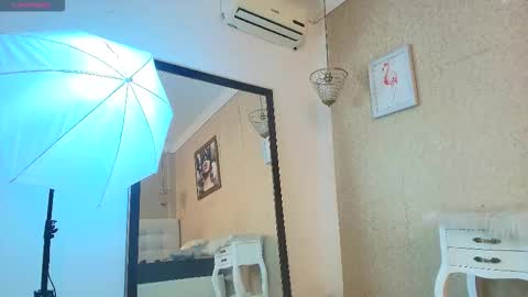 Snapshot of miladiosa chatting on 12.14.25 miladiosa online show from 12.14.25