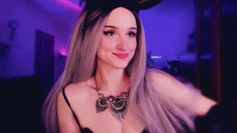 MiladyJolie online show from 12.23.25