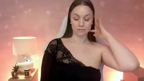 Mila Fleur online show from 04.06.26