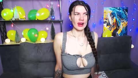 Snapshot of milaloona chatting on 01.14.25 Milaloona online show from 01.14.25