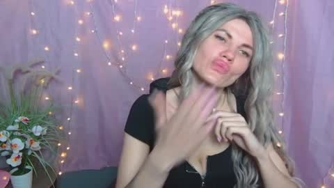 Snapshot of milaloona chatting on 04.17.26 Milaloona online show from 04.17.26