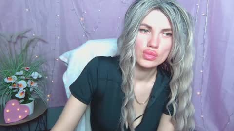 Snapshot of milaloona chatting on 04.18.26 Milaloona online show from 04.18.26
