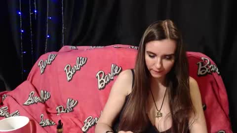 Snapshot of milana696969 chatting on 11.28.25 MilAna online show from 11.28.25