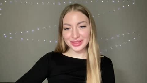 Snapshot of milanaaa_ chatting on 12.09.24 Milana online show from 12.09.24