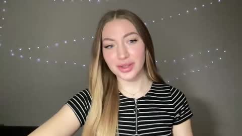 Snapshot of milanaaa_ chatting on 12.12.24 Milana online show from 12.12.24