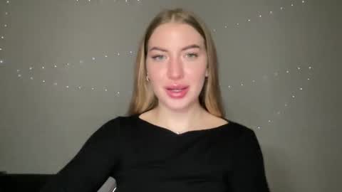 Snapshot of milanaaa_ chatting on 12.27.24 Milana online show from 12.27.24