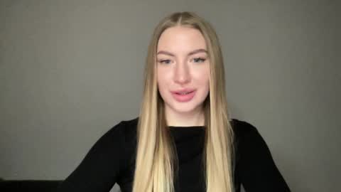 Snapshot of milanaaa_ chatting on 01.06.25 Milana online show from 01.06.25