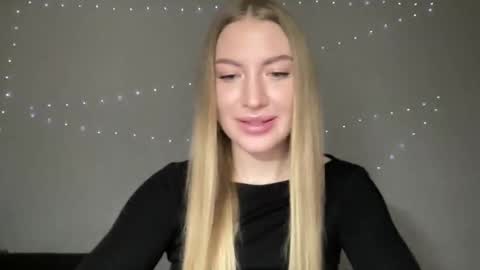 Snapshot of milanaaa_ chatting on 01.07.25 Milana online show from 01.07.25